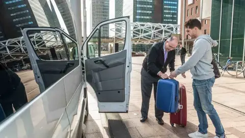 City Travel Service Airport pickups