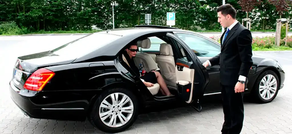 luxury car hire with chauffeur